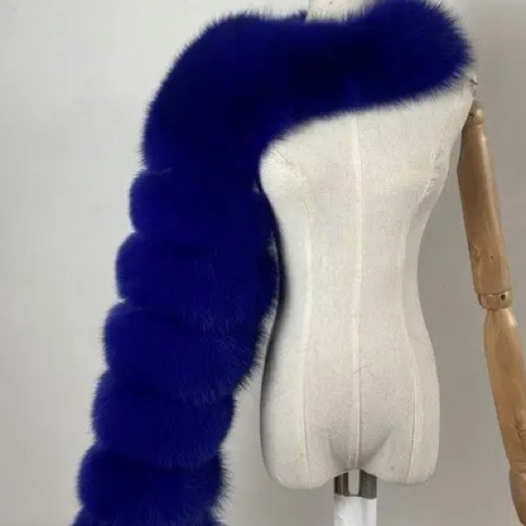 Accessories - 🔥New blue faux fur scarf🔥